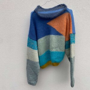 Blå og oransje genser