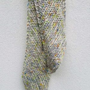 Kort og tykt håndfarget skjerf