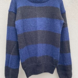 Stripet genser i blått og svart